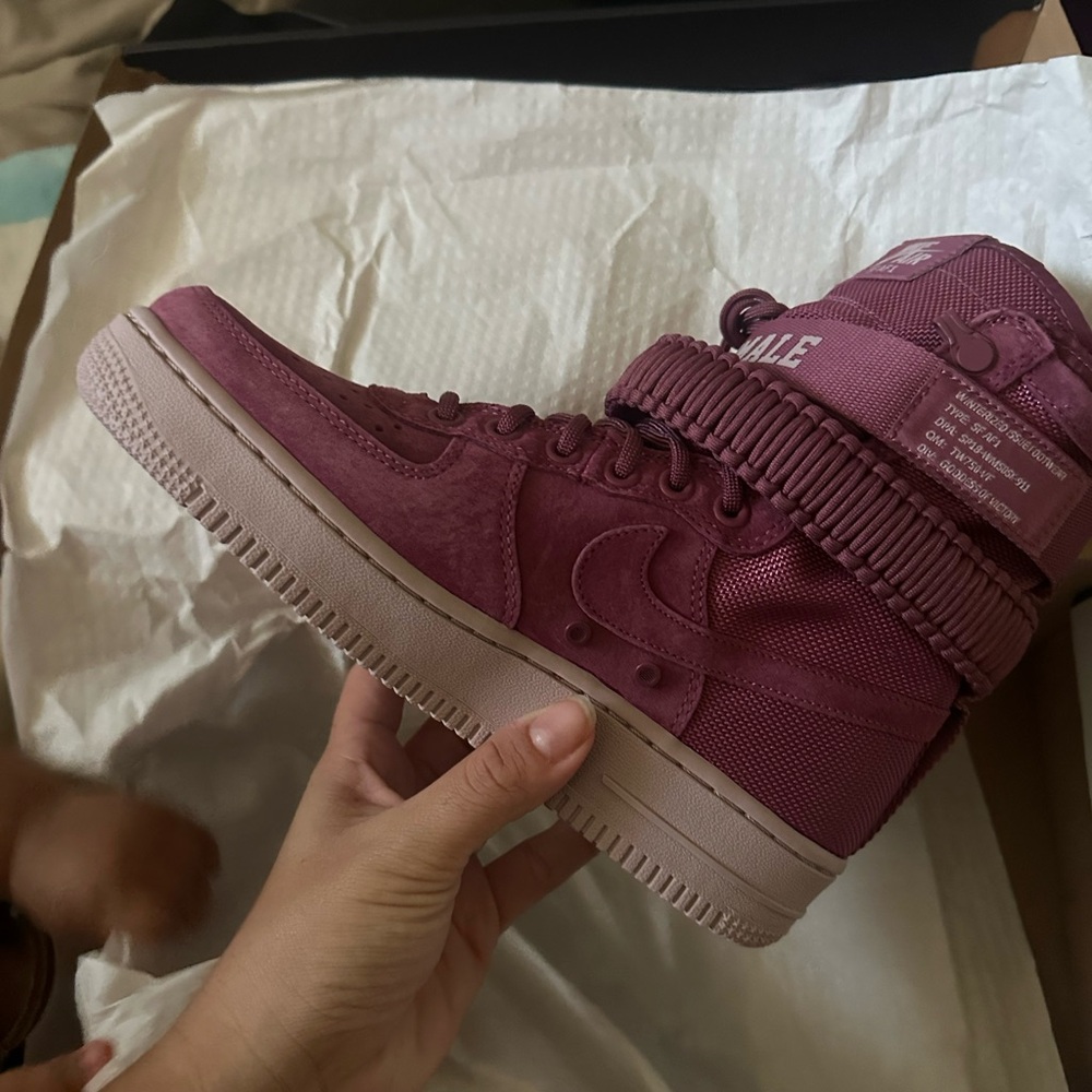 NIKE AF1 SF airforce 1 vintage wine the force is female